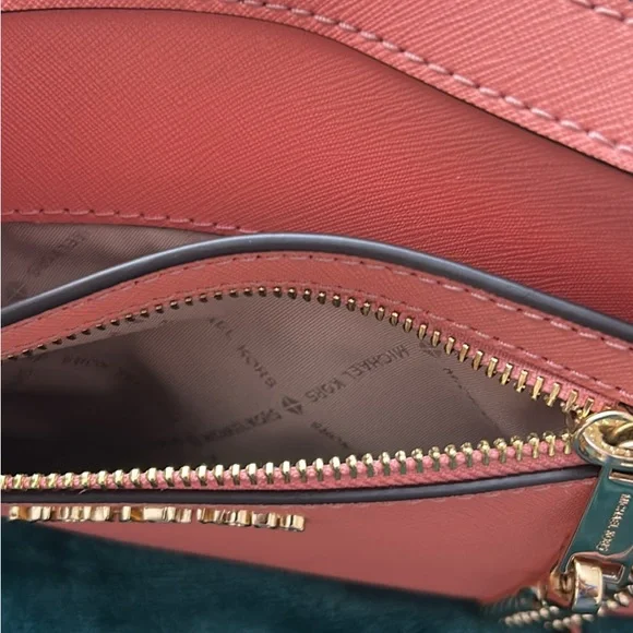 Michael Kors Coral Crossbody Bag with Gold Chain - Picture 6 of 7